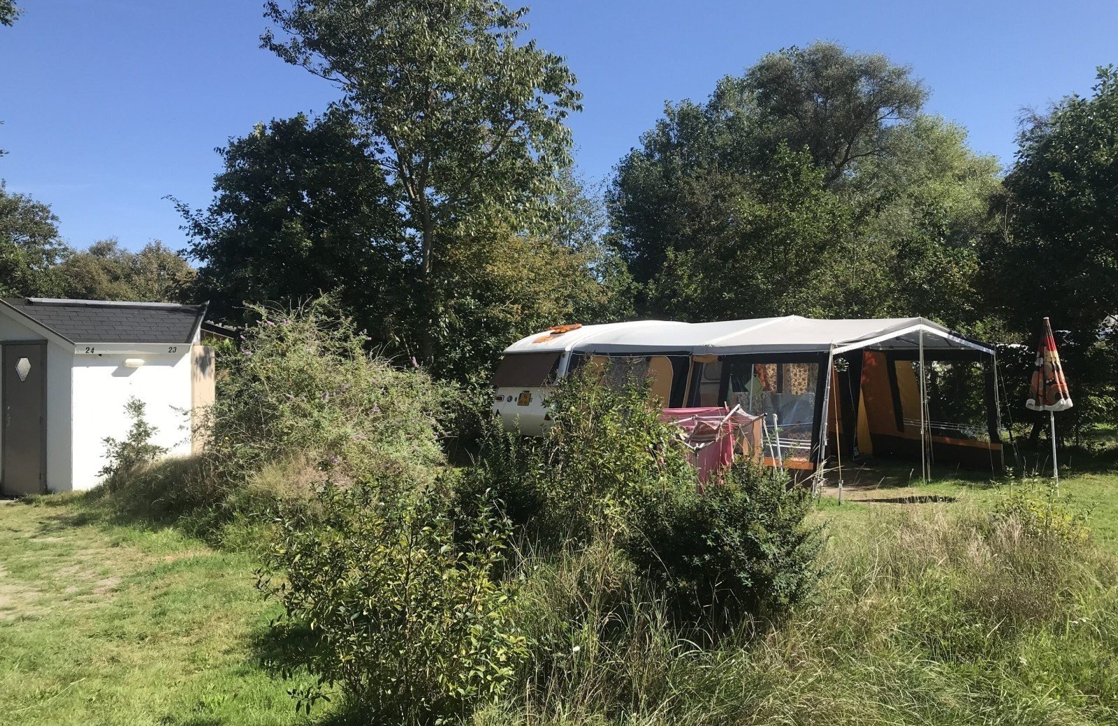 Kampeerplaats strand49 met prive sanitair